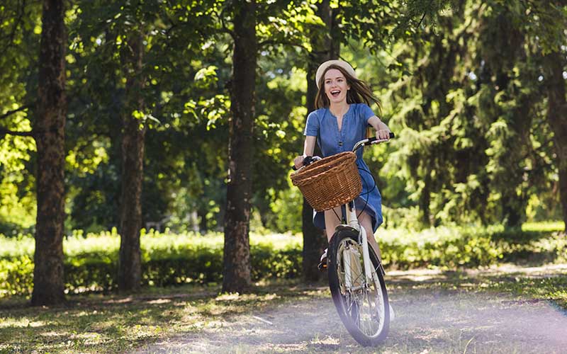 állapotos nő kerékpárral
