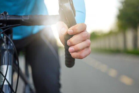 Hogyan kell megfelelően fékezni a kerékpáron