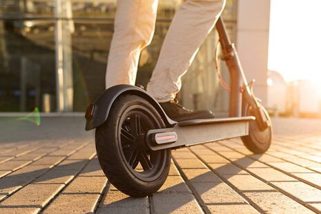 Közlekedjen biztonságosan rollerével