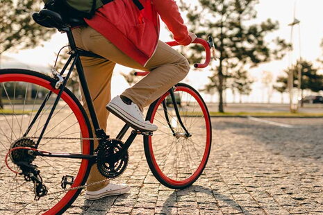 🍂 Őszi gravel: Kavicsok ropogása, erdő illata és meleg tea a kulacsban