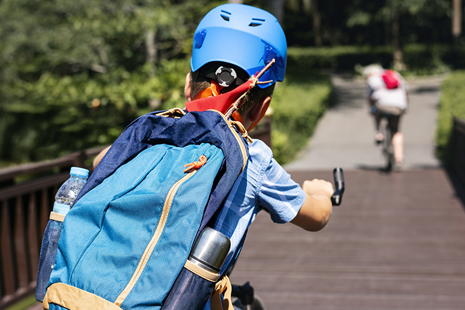 Hogyan formálja a kerékpározás a boldog gyermekkort?